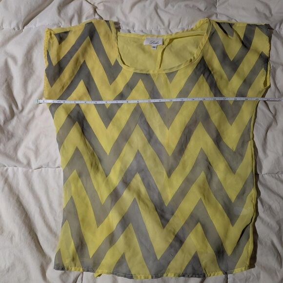 Sheer Women's medium Grey and Yellow Chevron Blouse with open back EUC - Picture 6 of 6